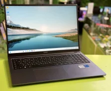 Huawei. 16", 2����, ��� 8 ��, ���� 512���, WiFi: 1, Bluetooth: 1, ����������� �� 3��. ����