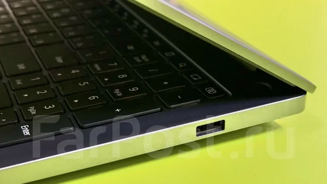 Huawei. 16", 2����, ��� 8 ��, ���� 512���, WiFi: 1, Bluetooth: 1, ����������� �� 3��. ����