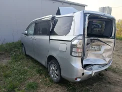 Toyota Voxy. ZRR75, 3ZR ����