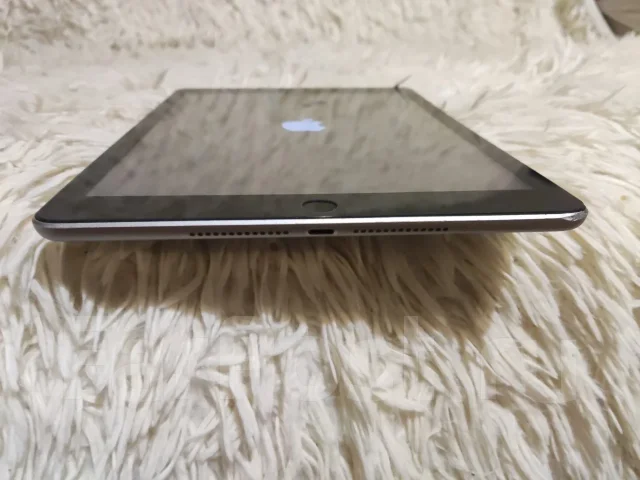 Apple iPad Air. 9.7 ������, ������ 32 �� ����