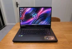 MSI Titan GT77. 17.3", 5,8����, ��� 16 ��, ���� 1 000���, WiFi: 1, Bluetooth: 1, ����������� �� 24��. ��� ����� �� ���������� ����