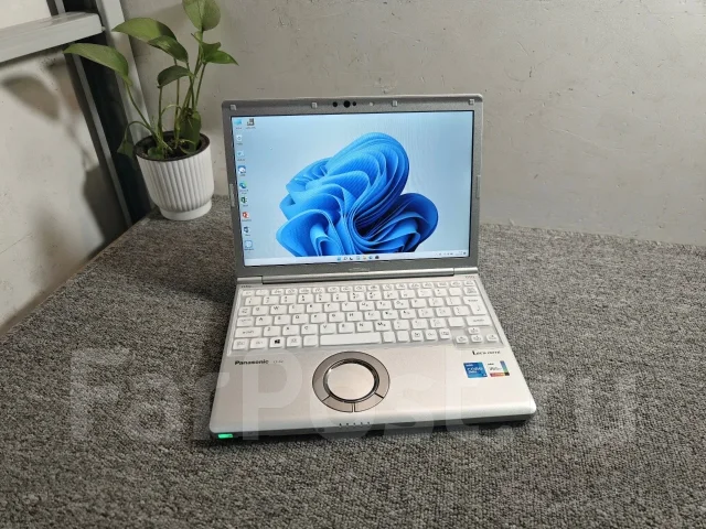 Panasonic Let's Note. 12.5", 2,6����, ��� 16 ��, ���� 256���, WiFi: 1, Bluetooth: 1, ����������� �� 5��. ����