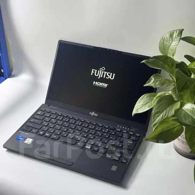 Fujitsu LifeBook U. 13.3", 2,6����, ��� 8 ��, ���� 256���, WiFi: 1, Bluetooth: 1, ����������� �� 5��. ����