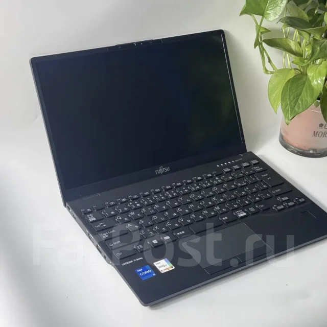 Fujitsu LifeBook U. 13.3", 2,6����, ��� 8 ��, ���� 256���, WiFi: 1, Bluetooth: 1, ����������� �� 5��. ����