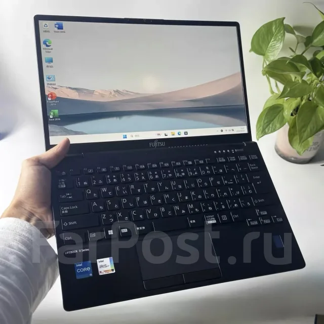 Fujitsu LifeBook U. 13.3", 2,6����, ��� 8 ��, ���� 256���, WiFi: 1, Bluetooth: 1, ����������� �� 5��. ����