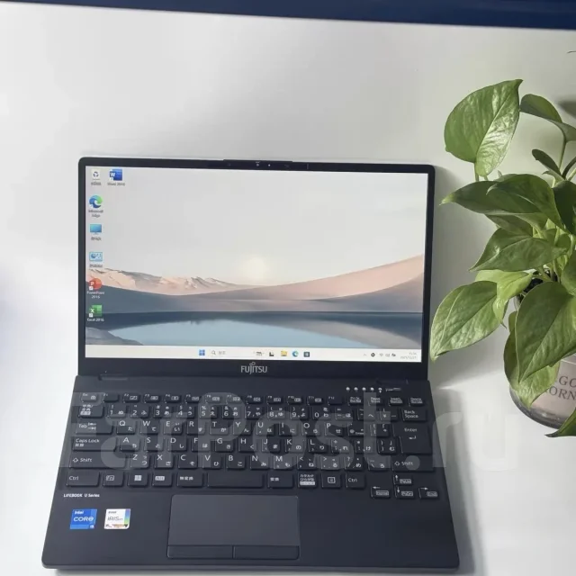 Fujitsu LifeBook U. 13.3", 2,6����, ��� 8 ��, ���� 256���, WiFi: 1, Bluetooth: 1, ����������� �� 5��. ����