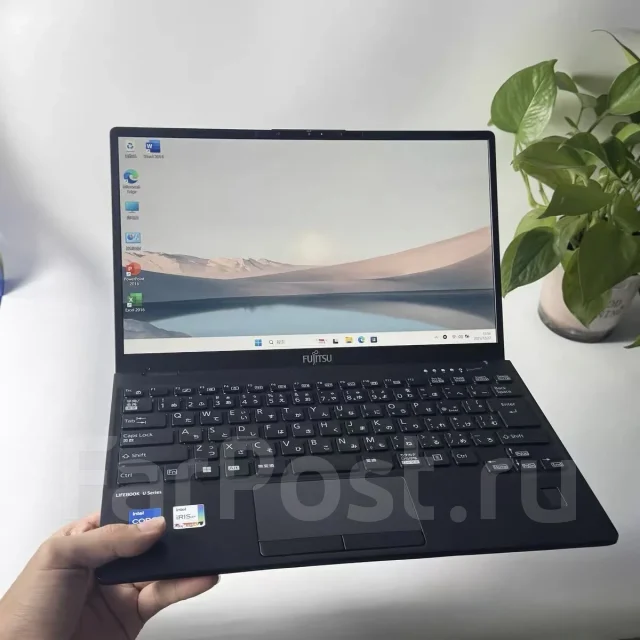 Fujitsu LifeBook U. 13.3", 2,6����, ��� 8 ��, ���� 256���, WiFi: 1, Bluetooth: 1, ����������� �� 5��. ����