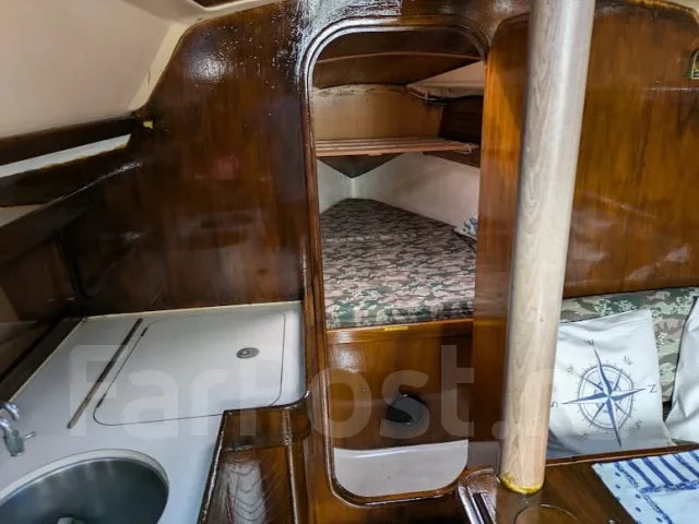 Beneatue Oceanis 320. ����� 9,23��., 1990 ���. ��� ����� �� ������������ ����