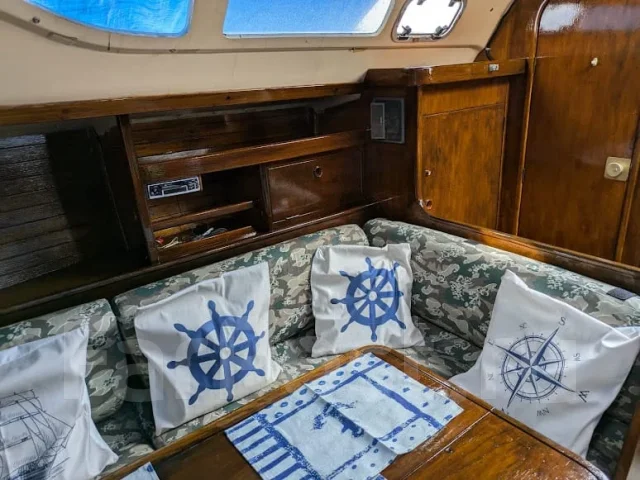 Beneatue Oceanis 320. ����� 9,23��., 1990 ���. ��� ����� �� ������������ ����
