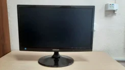 Samsung. 21", ���������� �� (LCD, LED, QLED) ����