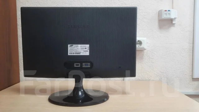 Samsung. 21", ���������� �� (LCD, LED, QLED) ����