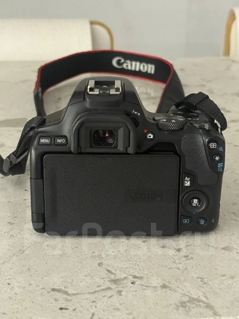 Canon EOS 250D ����