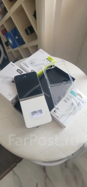 Samsung Galaxy Z Flip5. �/�, 256 ��, �������, 4G LTE, 5G, NFC, eSIM, ������� �������, ������������ ������� ����