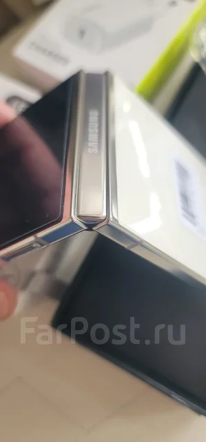 Samsung Galaxy Z Flip5. �/�, 256 ��, �������, 4G LTE, 5G, NFC, eSIM, ������� �������, ������������ ������� ����