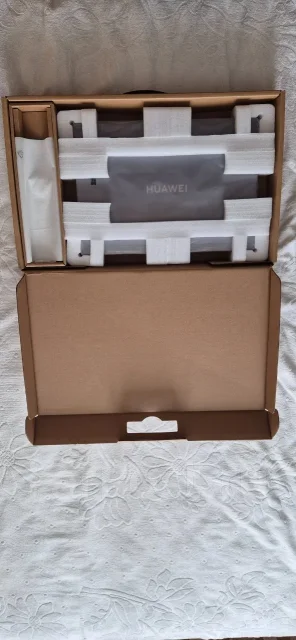 Huawei MateBook D 16. 16", ��� 16 ��, ���� 512���, WiFi: 1, Bluetooth: 1, ����������� �� 12��. ����