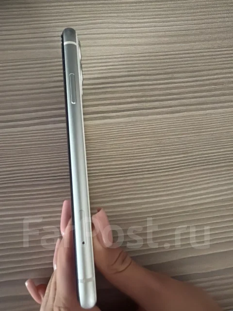 Apple iPhone 11. �/�, 64 ��, �����, 3G, 4G LTE ����