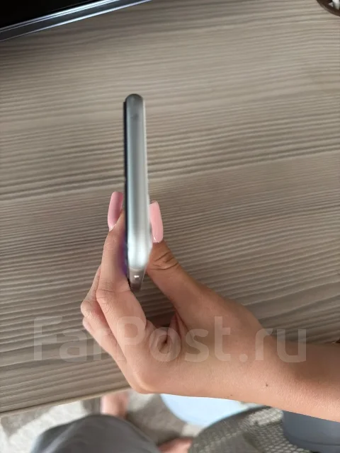 Apple iPhone 11. �/�, 64 ��, �����, 3G, 4G LTE ����