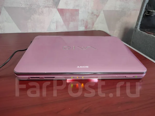 Sony VAIO VGN. 14.1", 2,2����, ��� 4 ��, ���� 128���, WiFi: 1, Bluetooth: 1, ����������� �� 1��. ����