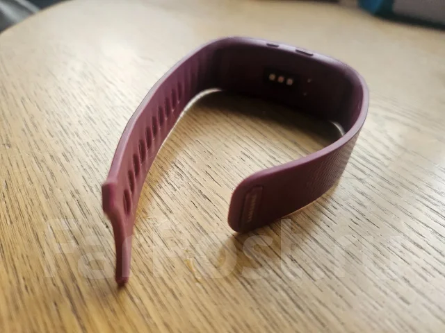 Samsung Galaxy Gear Fit2. GPS, IP68 ����