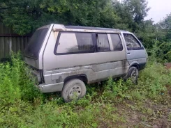 Nissan Largo. KUGNC22057472, LD20841311 ����
