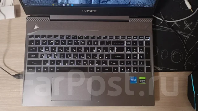 Hasee. 15.6", 4,4����, ��� 16 ��, ���� 512���, WiFi: 1, Bluetooth: 1, ����������� �� 3��. ����