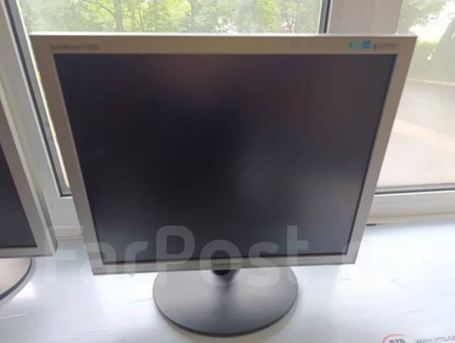 Samsung. 19", ���������� �� (LCD, LED, QLED) ����