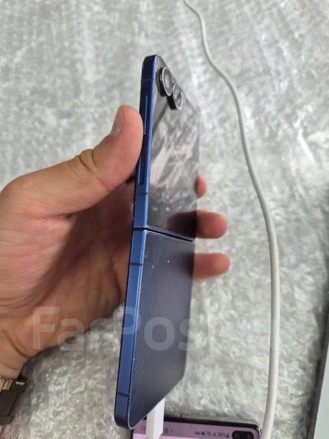 Samsung Galaxy Z Flip. �/�, 256 ��, ����� ����