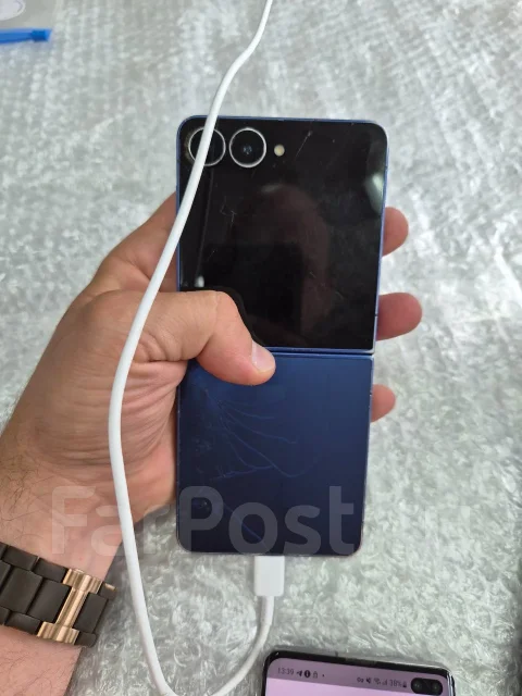 Samsung Galaxy Z Flip. �/�, 256 ��, ����� ����