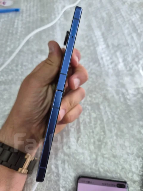 Samsung Galaxy Z Flip. �/�, 256 ��, ����� ����