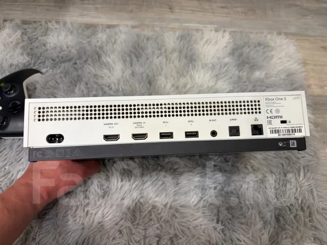Microsoft Xbox One S ����