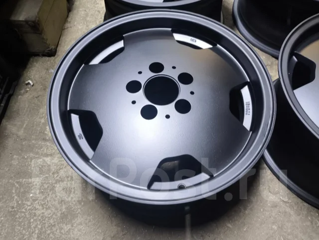 Runs. 8.0x16", 5x114.3, ET10, �� 72���. ����
