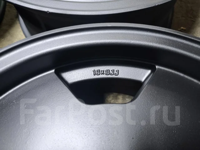 Runs. 8.0x16", 5x114.3, ET10, �� 72���. ����