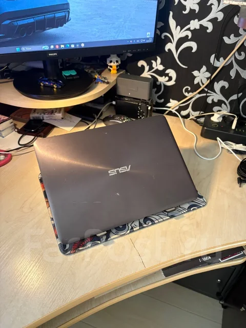 Asus ZenBook. 13", 2,7����, ��� 8 ��, ���� 256���, WiFi: 1, Bluetooth: 1, ����������� �� 4��. ����