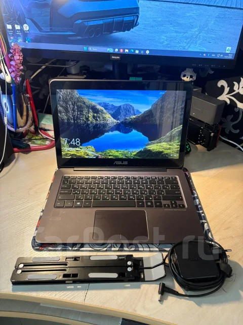 Asus ZenBook. 13", 2,7����, ��� 8 ��, ���� 256���, WiFi: 1, Bluetooth: 1, ����������� �� 4��. ����