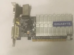 Quadro GV100 ����