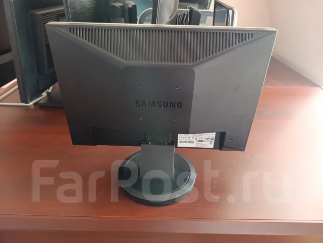 Samsung. 19", ���������� �� (LCD, LED, QLED) ����