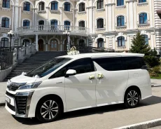 Toyota Vellfire. � ��������� ����