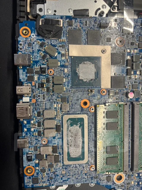 Gigabyte G5. 15.6", 2,5����, ��� 16 ��, WiFi: 1, Bluetooth: 1, ����������� �� 1��. ����