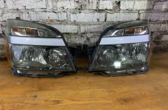 ���� Toyota Voxy AZR60G ����