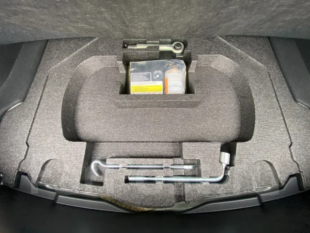Mazda Axela. BMLFS, S5 ����