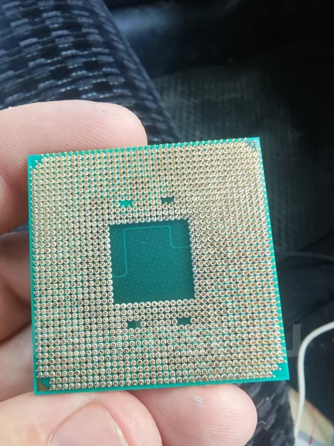 AMD Ryzen 3 Pro 3200G ����