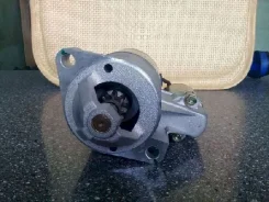 ������� Nissan 23300Y0700 L24/28 23300Y0700 ����