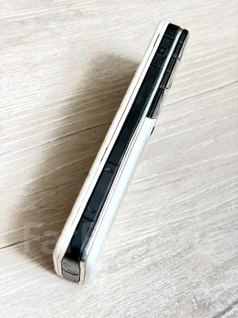 Nokia 7500 Prism. �/� ����