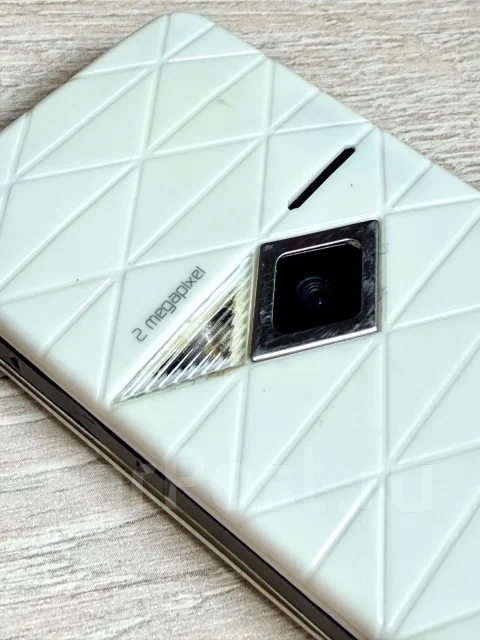 Nokia 7500 Prism. �/� ����