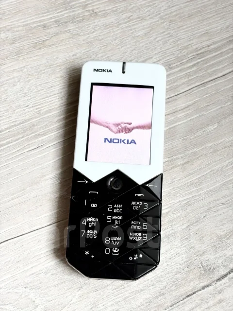 Nokia 7500 Prism. �/� ����