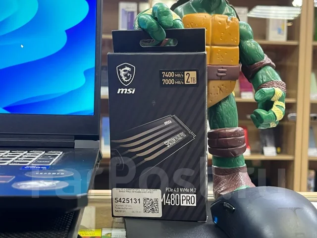 Thunderobot. 17", 4,9����, ��� 32 ��, ���� 3 000���, WiFi: 1, Bluetooth: 1, ����������� �� 5��. ����