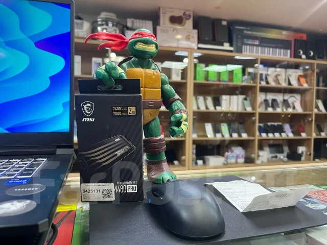 Thunderobot. 17", 4,9����, ��� 32 ��, ���� 3 000���, WiFi: 1, Bluetooth: 1, ����������� �� 5��. ����