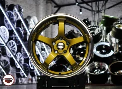 Advan Racing GT. 8.0x18", 5x114.3, ET35, �� 73,1���. ����