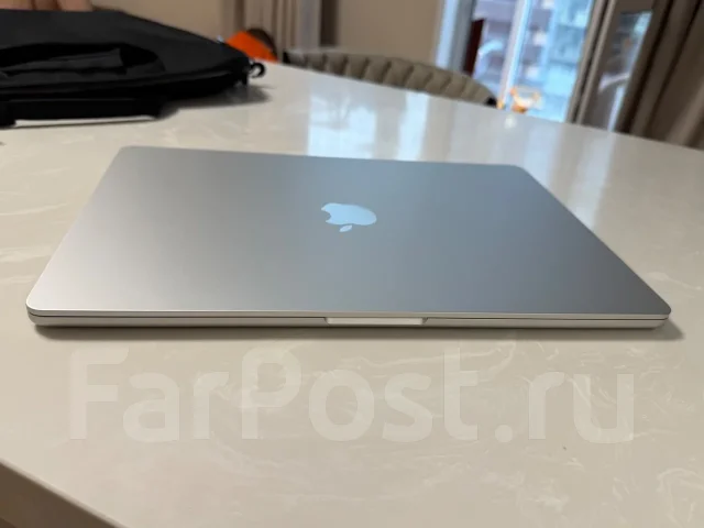 Apple MacBook Air 15 ����