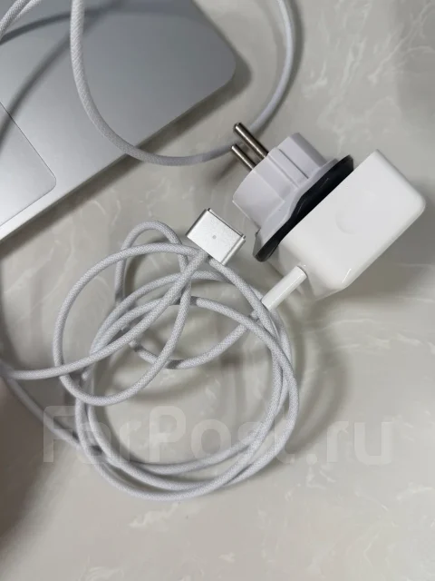 Apple MacBook Air 15 ����